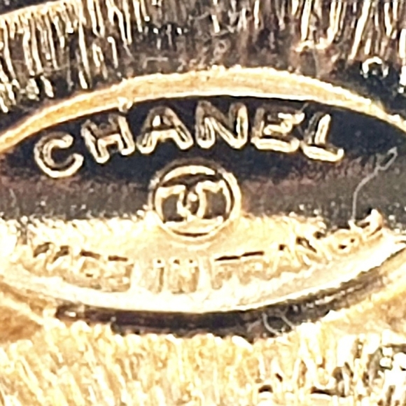 ✨ RARE Vintage CHANEL Quilted CC Logo Pendant Necklace ✨👜 Bold • 💯 Authentic - Picture 9 of 12